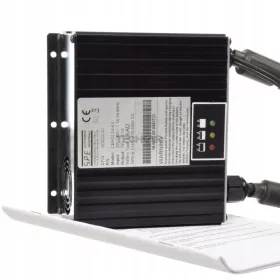   Professzionális SPE CBHD1 akkumulátor töltő (24V 4,5A) Kärcher BD 40/12 és Hako B 12 gépekhez