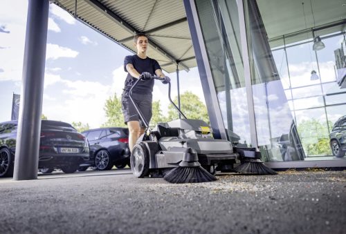 Professzionális kézi seprőgép két oldalkefével Karcher KM 70/20 C 2SB  (1.517-131.0) - 2025-ös új modell!