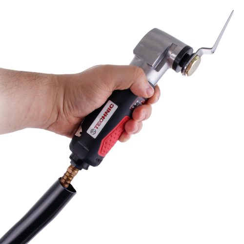 Pneumatikus autóüveg-vágó, 3 vágókéssel és védett tömlővel, 130 l/perc, 6,3 bar, TC Technic AT-9039H (szélvédő kivágó)