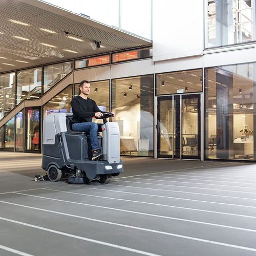 Nilfisk vezetőüléses padlótisztító gép SC3500 GO FULL PKG